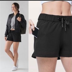Lululemon On the Fly Short Woven Size 8 Black